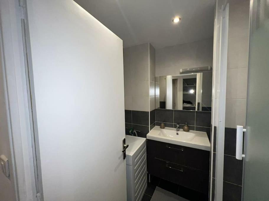 Grand Appartement Climatise Et Fonctionnel Marseille Exterior photo