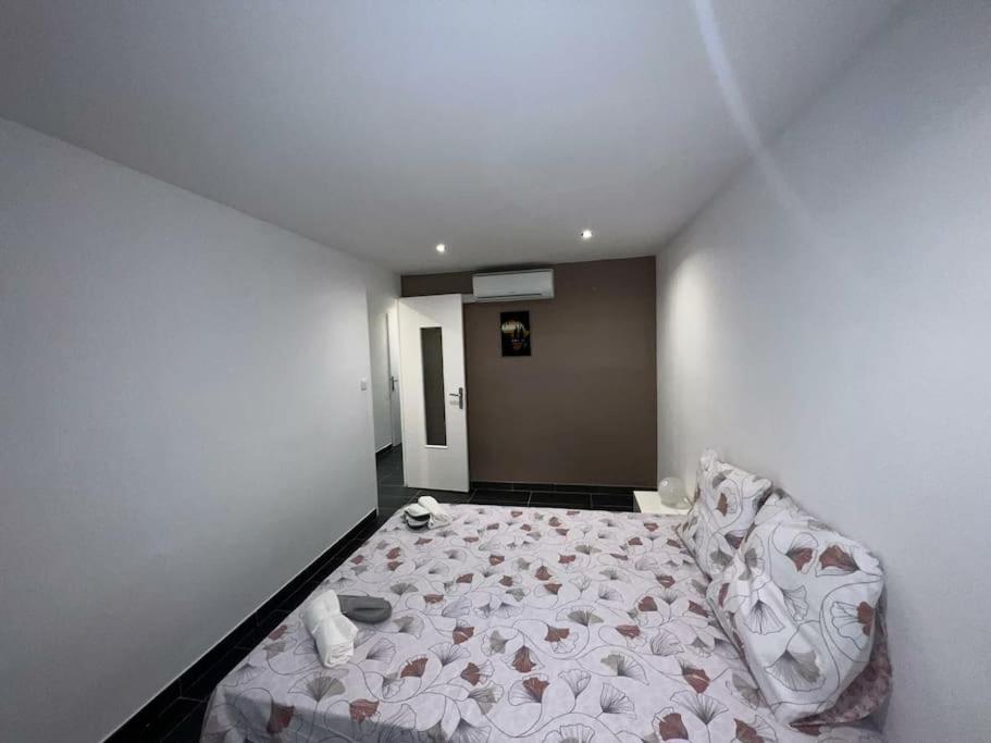 Grand Appartement Climatise Et Fonctionnel Marseille Exterior photo