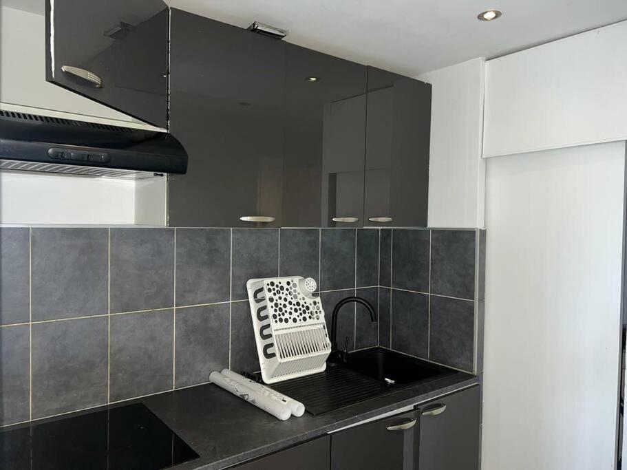 Grand Appartement Climatise Et Fonctionnel Marseille Exterior photo